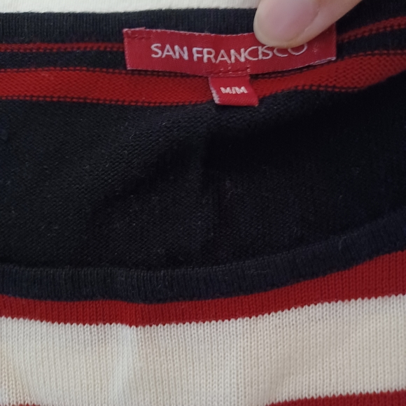 Red patterned sweater - Picture 2 of 3